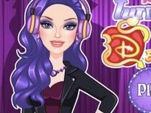 Barbie Turns Into Mal from Descendants Makeup Dress Up Game