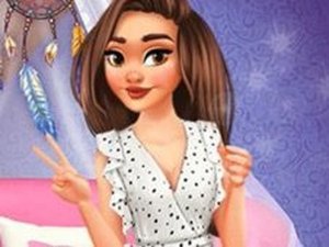 Year Round Fashionista Moana Dress Up Game